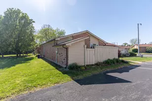1238 Hollowbrook Dr, Dayton, OH 45458 - Photo 23