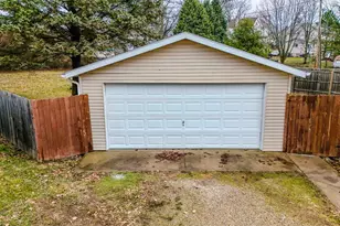 216 Carter Ave, Bellefontaine, OH 43311 - Photo 7
