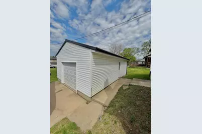 319 N Spruce Street, Saint Marys, OH 45885 - Photo 3