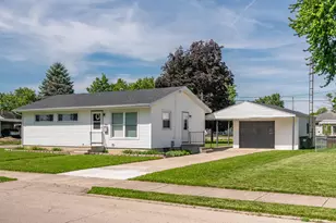 810 Meadow Ln, Troy, OH 45373 - Photo 1