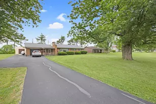 323 E Wapakoneta St, Waynesfield, OH 45896 - Photo 3