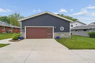 1300 E Choctaw Dr, London, OH 43140 - Photo 1