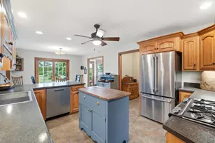 656 Gardenview Cir, Lima, OH 45801 - Photo 13
