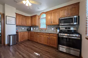 512 W Benton St, Wapakoneta, OH 45895 - Photo 15