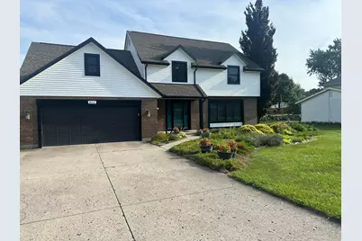 813 N Circle Drive, Wapakoneta, OH 45895 - Photo 1