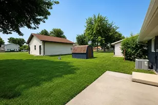 810 Cheshire Cir, Celina, OH 45822 - Photo 3