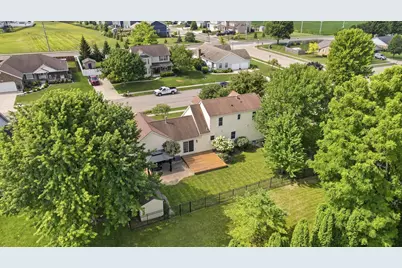 785 W Pinehurst Drive, Tipp City, OH 45371 - Photo 3