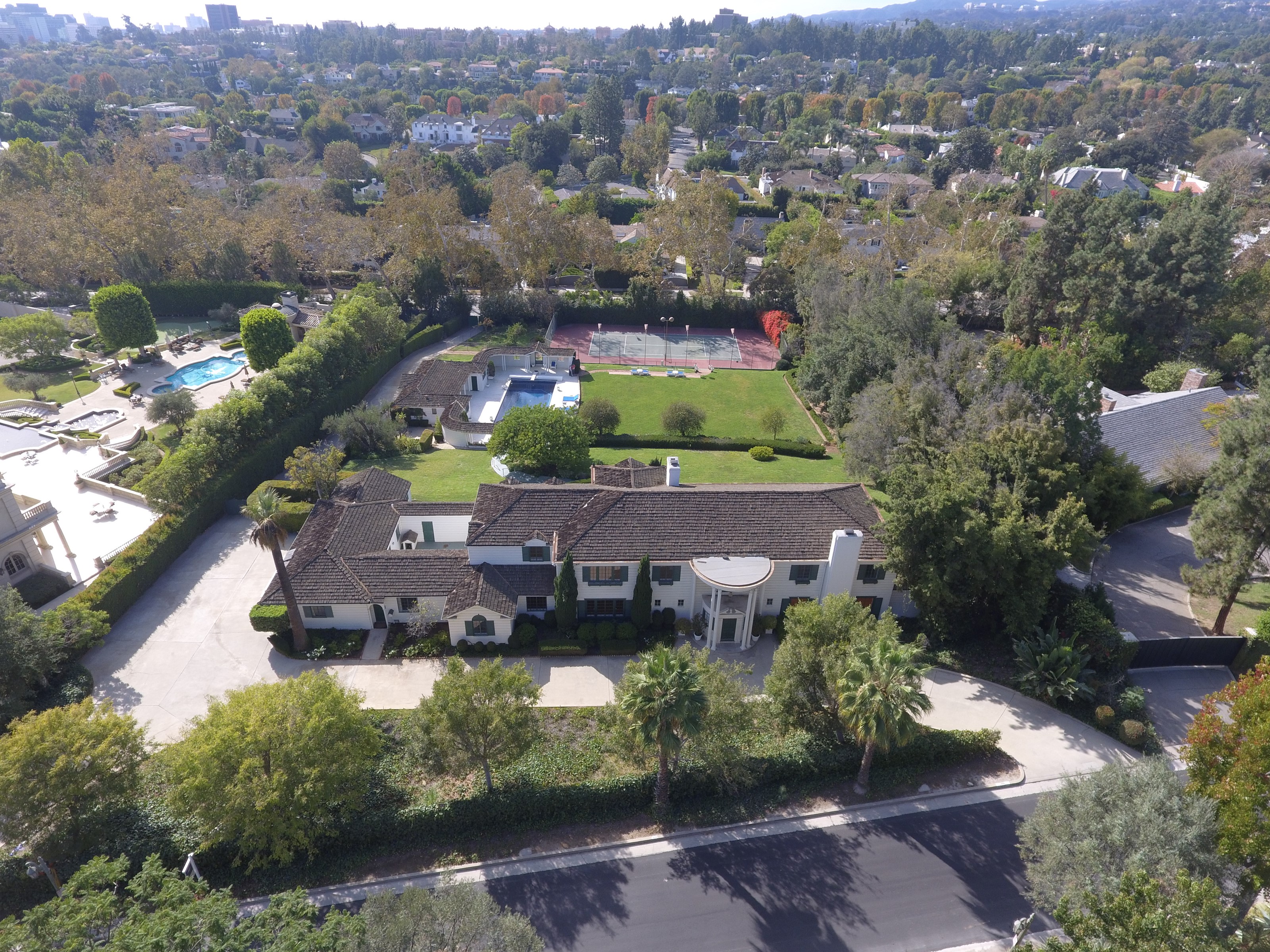 355 S Mapleton Dr, Los Angeles, CA 90024 - MLS 17195894 - Coldwell Banker.