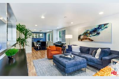 906 N Doheny Dr #302 - Photo 1