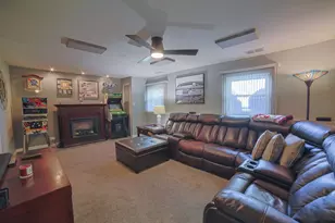 9241 Pleasant Ave, Tinley Park, IL 60487 - Photo 17