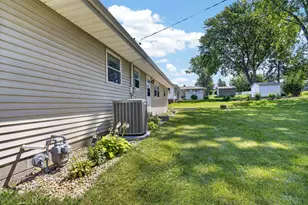 817 Rice St, Horicon, WI 53032 - Photo 13