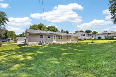 817 Rice St, Horicon, WI 53032 - Photo 5