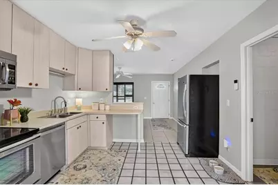 879 E Seminole Dr, Venice, FL 34293 - Photo 9