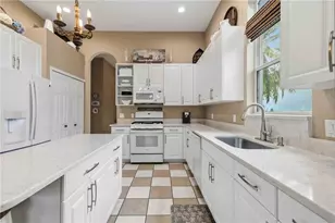 7907 Ashley Cir, Bradenton, FL 34201 - Photo 11