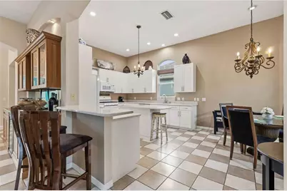7907 Ashley Cir, Bradenton, FL 34201 - Photo 9