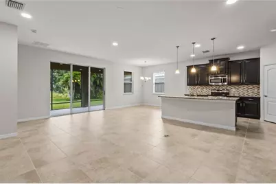 2924 Oriole Dr, Sarasota, FL 34243 - Photo 15