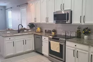 10432 La Mirage Ct, Tampa, FL 33615 - Photo 5