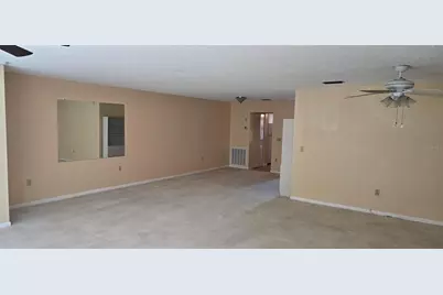 5521 80th St N #403, Saint Petersburg, FL 33709 - Photo 7