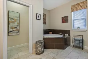 829 Date Palm Ln, Saint Petersburg, FL 33707 - Photo 23
