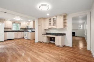 26 Elliott St, Reading, MA 01867 - Photo 3