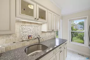 10 Riverview Dr, Hartford, CT 06106 - Photo 5