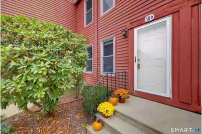 10 Riverview Dr #D, Hartford, CT 06106 - Photo 1