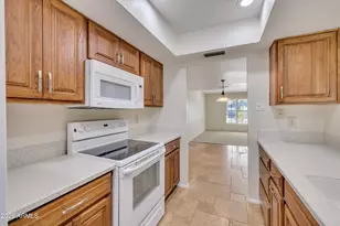 8702 E Angus Dr, Scottsdale, AZ 85251 - Photo 11