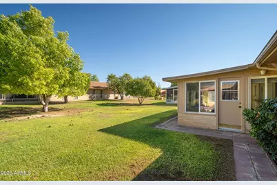 9542 W Shasta Dr, Sun City, AZ 85351 - Photo 11