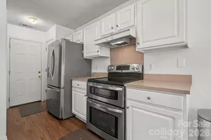4437 Craven Hill Dr, Charlotte, NC 28216 - Photo 9
