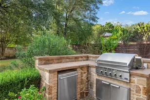 816 Stonewall Ridge Ln, Austin, TX 78746 - Photo 31