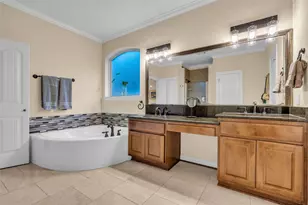2 Glistening Pond Pl, The Woodlands, TX 77382 - Photo 9