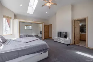 1040 Truckee Dr, South Lake Tahoe, CA 96150 - Photo 13
