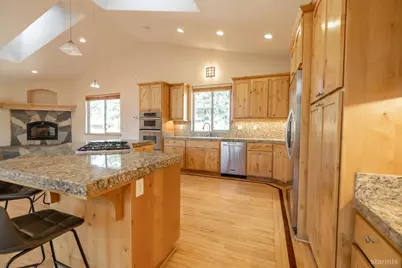 1040 Truckee Drive, South Lake Tahoe, CA 96150 - Photo 9