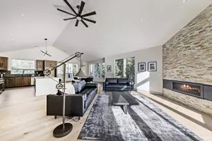 581 Cochise Cir, South Lake Tahoe, CA 96150 - Photo 3