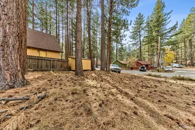 1199 Carson Avenue, South Lake Tahoe, CA 96150 - Photo 9