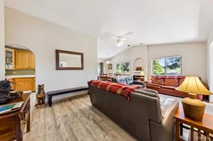 352 Heather Cir, South Lake Tahoe, CA 96150 - Photo 5