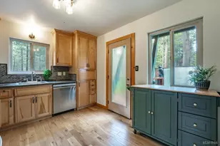 1061 Crow St, South Lake Tahoe, CA 96150 - Photo 9