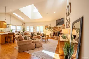 1267 Pyramid Cir, South Lake Tahoe, CA 96150 - Photo 9