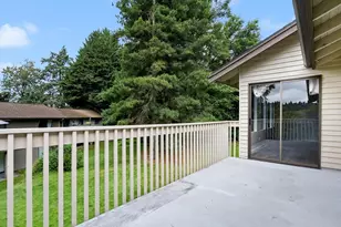 1112 Bellefield Park Ln, Bellevue, WA 98004 - Photo 21