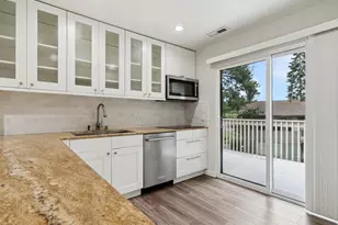 1112 Bellefield Park Ln, Bellevue, WA 98004 - Photo 9