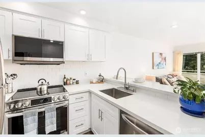 10237 SE 3rd St #5, Bellevue, WA 98004 - Photo 5