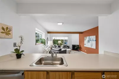 1740 NE 86th St #311, Seattle, WA 98115 - Photo 11