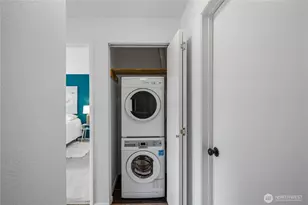 1740 NE 86th St, Seattle, WA 98115 - Photo 19