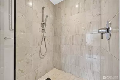 500 106th Ave NE #2103, Bellevue, WA 98004 - Photo 15