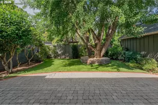 3325 NE Holladay St, Portland, OR 97232 - Photo 7