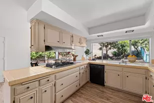 2537 Cordelia Rd, Los Angeles, CA 90049 - Photo 15