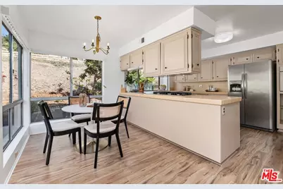 2537 Cordelia Rd, Los Angeles, CA 90049 - Photo 13