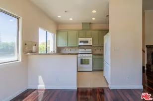18445 Hatteras St, Los Angeles, CA 91356 - Photo 5