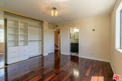 18445 Hatteras St #504, Los Angeles, CA 91356 - Photo 11