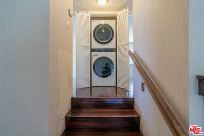 18445 Hatteras St #504, Los Angeles, CA 91356 - Photo 7